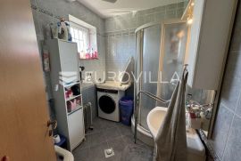 Đakovo, atraktivan trosoban stan 60 m2 u prizemlju s parkingom, Đakovo, Appartement