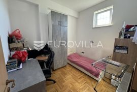 Đakovo, atraktivan trosoban stan 60 m2 u prizemlju s parkingom, Đakovo, Appartement