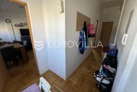 Đakovo, atraktivan trosoban stan 60 m2 u prizemlju s parkingom, Đakovo, Flat