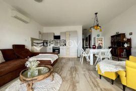 Opatija, predivan trosoban stan NKP 91 m2, bazen, panoramski pogled na Kvarner, Opatija, Kвартира