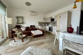 Opatija, predivan trosoban stan NKP 91 m2, bazen, panoramski pogled na Kvarner, Opatija, Flat