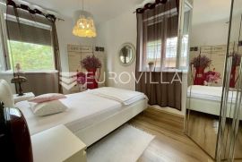 Opatija, predivan trosoban stan NKP 91 m2, bazen, panoramski pogled na Kvarner, Opatija, Kвартира