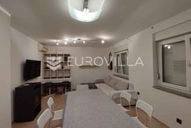 Istra, Pula, dvosoban stan s garažnim parkirnim mjestom, Pula, Appartement