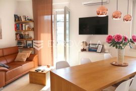 Split, luksuzno uređen dvosoban stan u centru grada s parkirnim mjestom, Split, Appartement