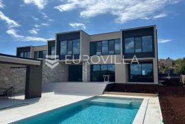 Istra, Rovinjsko selo, najam moderne dvojnice s bazenom 216 m², Rovinj, Famiglia