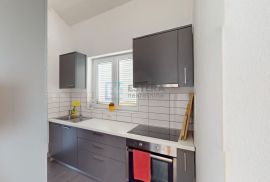 Prodaja apartman Privlaka 91 m2, prvi red do mora, 3s, 2. kat, terasa, Privlaka, شقة