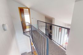 Prodaja apartman Privlaka 91 m2, prvi red do mora, 3s, 2. kat, terasa, Privlaka, Stan