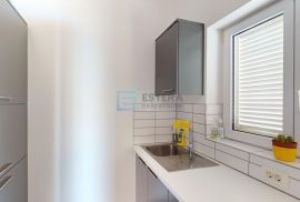 Prodaja apartman Privlaka 91 m2, prvi red do mora, 3s, 2. kat, terasa, Privlaka, Διαμέρισμα