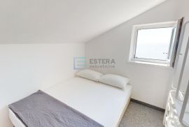 Prodaja apartman Privlaka 91 m2, prvi red do mora, 3s, 2. kat, terasa, Privlaka, Διαμέρισμα