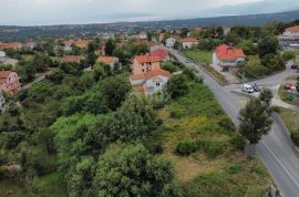 VIŠKOVO - građevinsko zemljište za dvije zgrade blizu Viškova na odličnoj lokaciji uz asfaltiranu cestu, Viškovo, Land