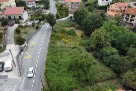 VIŠKOVO - građevinsko zemljište za dvije zgrade blizu Viškova na odličnoj lokaciji uz asfaltiranu cestu, Viškovo, Land