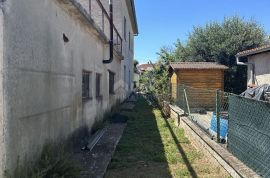 ISTRA, PULA - kuća na parceli sa velikim potencijalom za izgradnju, Pula, Casa