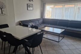 Prostrani stan s 4 sobe i 2 terase u Puli – 2200 €/m²!, Pula, Stan