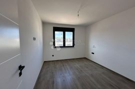 Luksuzni apartman na moru, Vir, Flat