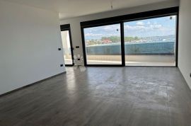 Luksuzni Apartmani privi red do mora, Vir, Kвартира