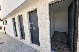 Luksuzni Apartmani privi red do mora, Vir, Διαμέρισμα