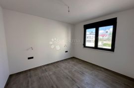 Luksuzni Apartmani privi red do mora, Vir, Appartamento