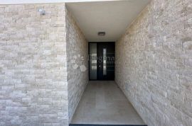 Luksuzni Apartmani privi red do mora, Vir, Διαμέρισμα