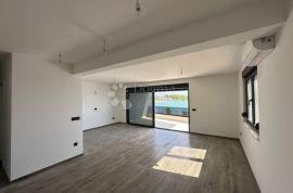 Luksuzni Apartmani na mora, Vir, Flat