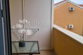 SRIMA, apartman 100 metara od mora, Vodice, Appartment