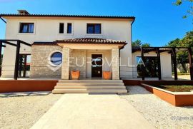 Istra, Hrboki - vrhunska moderna kvalitetna petfriendly villa NKP 159 m2 s bazenom, 1998 m2 parcele, Barban, Kuća