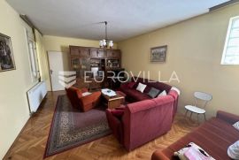 Semeljci, dvoetažna kuća 196 m2 na zemljištu od 982 m2, Semeljci, Casa