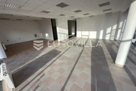 Vukovar, centar, atraktivna poslovna zgrada na tri etaže, Vukovar, Propriedade comercial