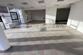 Vukovar, centar, atraktivna poslovna zgrada na tri etaže, Vukovar, Commercial property