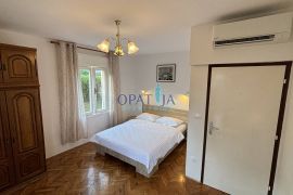 Stan u Ičićima, 104.00 m2, 200 metara od mora s prekrasnim pogledom na Kvarner (iznajmljivanje), Opatija - Okolica, Appartement