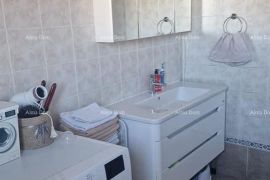 Stan Prodaje se stan površine 117.5 m², Pula, Pula, Apartamento