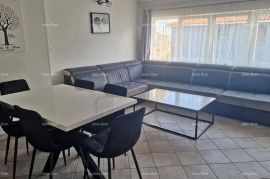 Stan Prodaje se stan površine 117.5 m², Pula, Pula, Apartamento