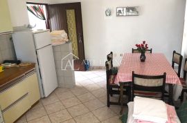 Istra, Premantura - šarmantni stan na odličnoj lokaciji, 400 metara od mora - PRILIKA, Medulin, Wohnung