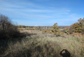 ISTRA, KRNICA - Građevinsko zemljište s panoramskim pogledom na zelenilo, Marčana, Terra