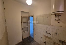 PULA, CENTAR - Stan sa 4 spavaće sobe, terasa, Pula, Apartamento