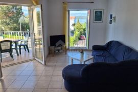 OTOK KRK, MALINSKA - ugodan apartman 62 m², Malinska-Dubašnica, Casa