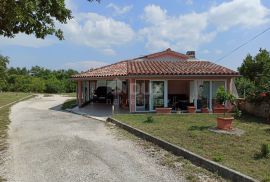 ISTRA, MARČANA, KRVAVIĆI - Prizemnica s velikom okućnicom i visokim potencijalom, Marčana, House