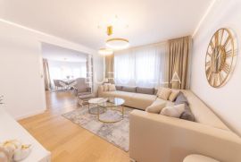 Osijek, centar, luksuzan četverosoban stan površine 116 m2, PRVI NAJAM!, Osijek, Apartamento