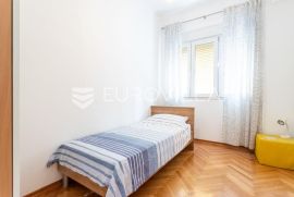 Split, Sukoišan - dvosoban stan na odličnoj lokaciji, Split, Apartamento