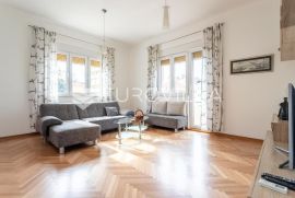 Split, Sukoišan - dvosoban stan na odličnoj lokaciji, Split, Apartamento