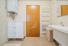 STAN, NAJAM, ZAGREB, REMETE, 118 m2, 4-soban, Maksimir, Flat