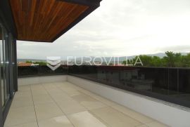 Krk, luksuzni penthouse 500m od mora s velikom krovnom terasom, Krk, Διαμέρισμα