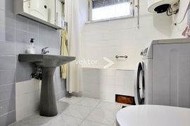 Kostrena, dva stana s okućnicom i garažom, pogled na more, Kostrena, Apartamento