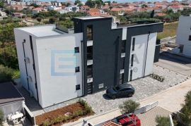 Vir PRODAJA apartman, 99 m2, 3s, 2. kat, pogled na more, krovna terasa, Vir, Appartamento