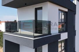 Vir PRODAJA apartman, 99 m2, 3s, 2. kat, pogled na more, krovna terasa, Vir, Διαμέρισμα