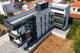 Vir PRODAJA apartman, 97 m2, 3s, 1. kat, 2 parkinga, Vir, Appartamento