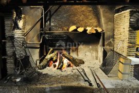 ISTRA, BUJE - Poslovno-stambeni objekt s uhodanim poslom, Buje, Ticari emlak