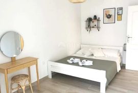 ISTRA, PULA - 2S+DB stan s dvorištem i parkingom - POTPUNO ADAPTIRAN!!, Pula, Apartamento