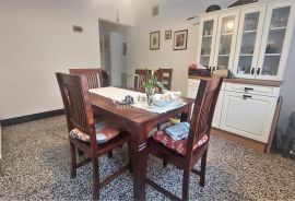 Belveder, uredan 2-soban s balkonom, Rijeka, Appartement