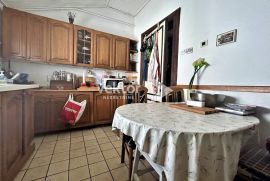 Šarmantna mansarda u širem centru grada, Rijeka, Appartement