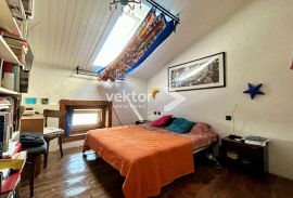 Šarmantna mansarda u širem centru grada, Rijeka, Apartamento